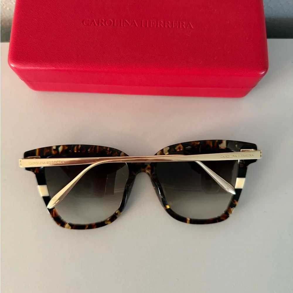 Carolina Herrera Brown Tortoise Sunglasses - Picture 2 of 3